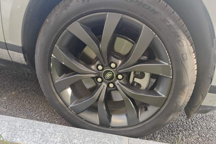 Used Land Rover Range Evoque 2023 Aurora L 249 PS Luxury Edition Right Front Wheel Hub