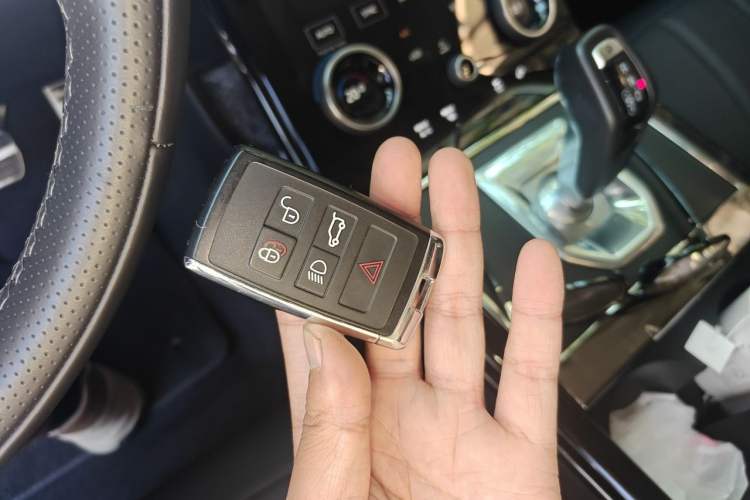 Used Land Rover Range Evoque 2023 Aurora L 249 PS Luxury Edition Vehicle Key