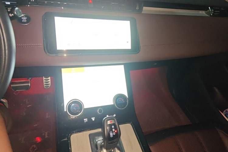 Used Land Rover Range Evoque 2023 Aurora L 249 PS Luxury Edition Audio And AC Panel