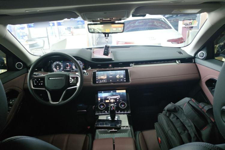 Used Land Rover Range Evoque 2023 Aurora L 249 PS Luxury Edition Center Console