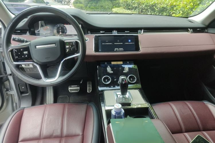 Used Land Rover Range Evoque 2023 Aurora L 249 PS Luxury Edition Center Console