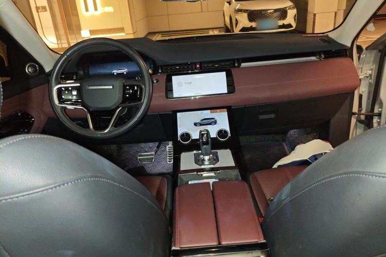 Used Land Rover Range Evoque 2023 Aurora L 249 PS Luxury Edition Center Console