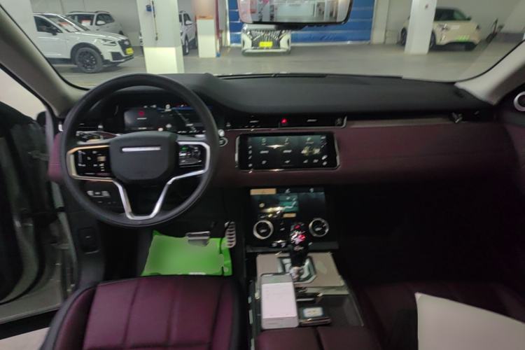 Used Land Rover Range Evoque 2023 Aurora L 249 PS Luxury Edition Center Console