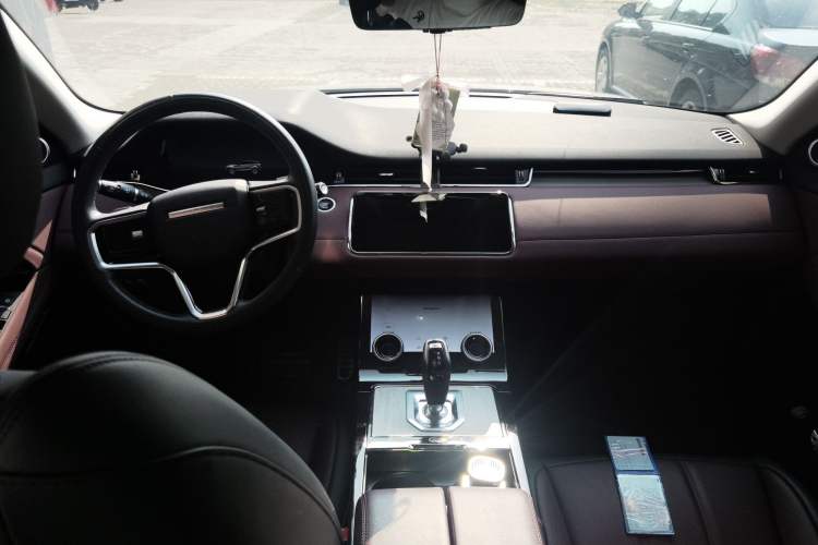 Used Land Rover Range Evoque 2023 Aurora L 249 PS Luxury Edition Center Console