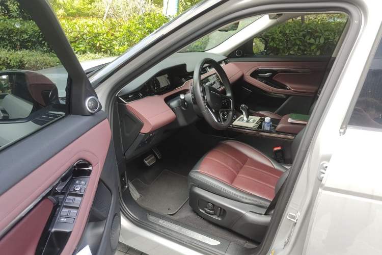 Used Land Rover Range Evoque 2023 Aurora L 249 PS Luxury Edition Driver Seat