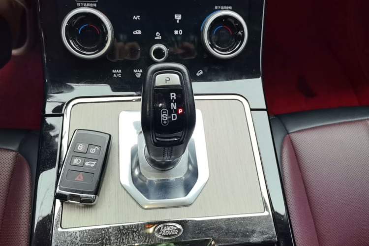 Used Land Rover Range Evoque 2023 Aurora L 249 PS Luxury Edition Gear Lever