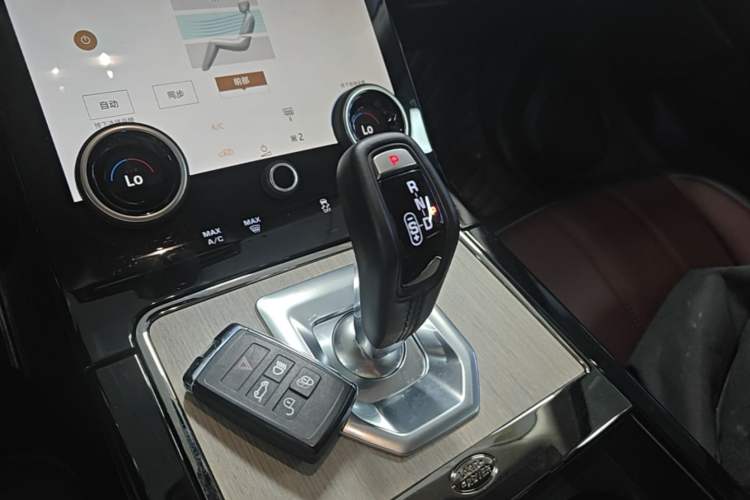 Used Land Rover Range Evoque 2023 Aurora L 249 PS Luxury Edition Gear Lever