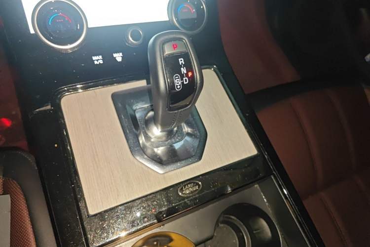 Used Land Rover Range Evoque 2023 Aurora L 249 PS Luxury Edition Gear Lever