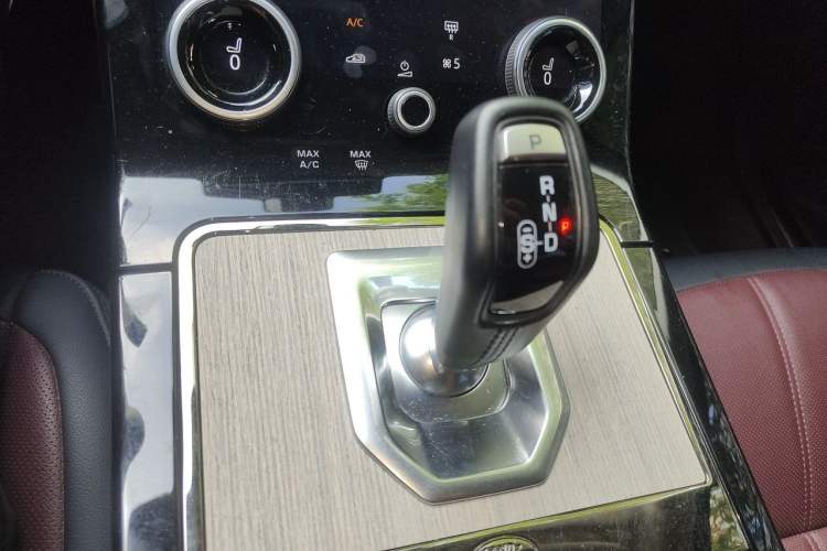 Used Land Rover Range Evoque 2023 Aurora L 249 PS Luxury Edition Gear Lever