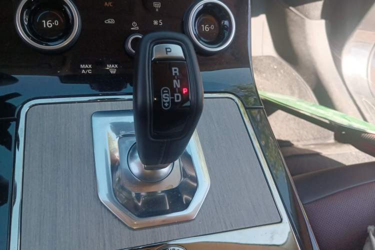 Used Land Rover Range Evoque 2023 Aurora L 249 PS Luxury Edition Gear Lever