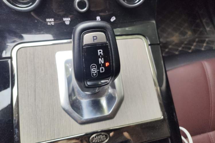Used Land Rover Range Evoque 2023 Aurora L 249 PS Luxury Edition Gear Lever