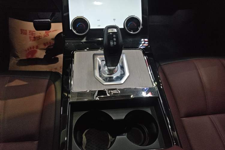 Used Land Rover Range Evoque 2023 Aurora L 249 PS Luxury Edition Gear Lever