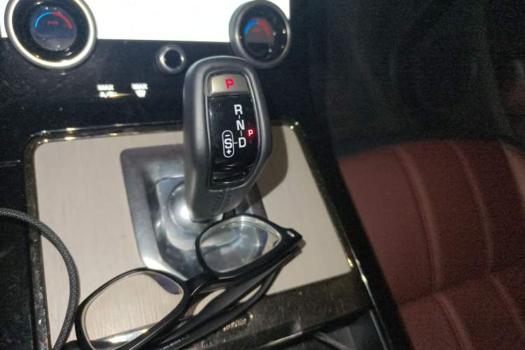 Used Land Rover Range Evoque 2023 Aurora L 249 PS Luxury Edition Gear Lever