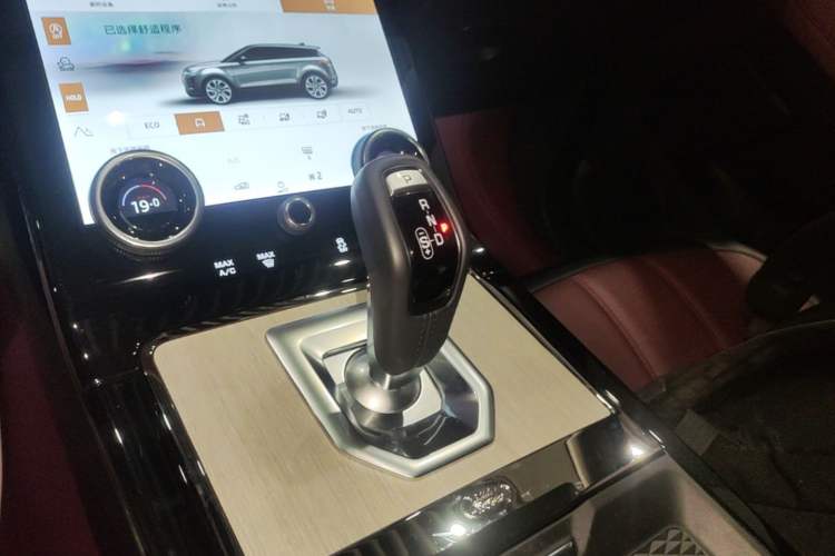 Used Land Rover Range Evoque 2023 Aurora L 249 PS Luxury Edition Gear Lever