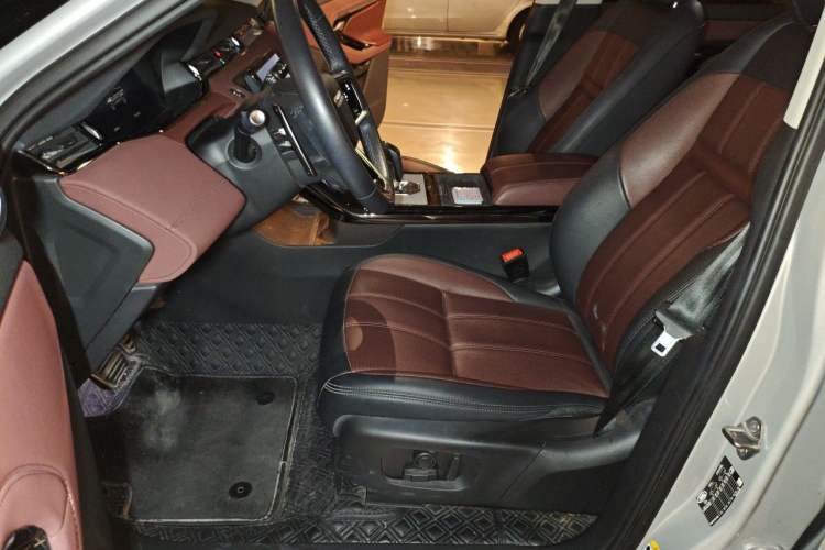 Used Land Rover Range Evoque 2023 Aurora L 249 PS Luxury Edition Left Front Seat