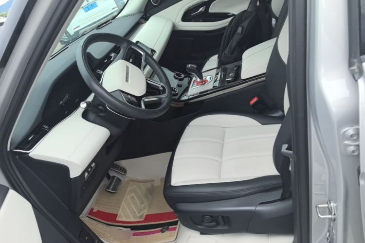 Used Land Rover Range Evoque 2023 Aurora L 249 PS Luxury Edition Left Front Seat