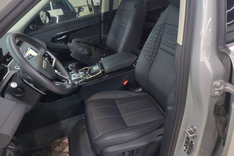 Used Land Rover Range Evoque 2023 Aurora L 249 PS Collins Antique Bronze Special Edition Left Front Seat