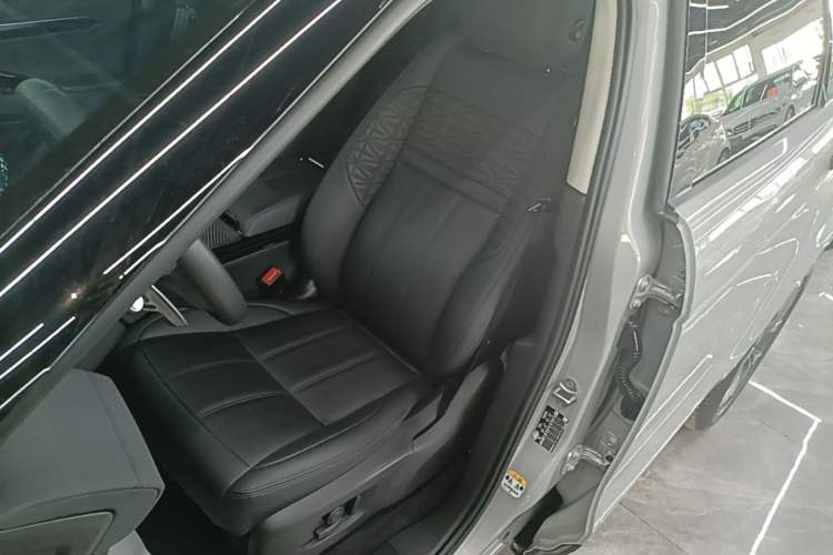 Used Land Rover Range Evoque 2023 Aurora L 249 PS Collins Antique Bronze Special Edition Left Front Seat