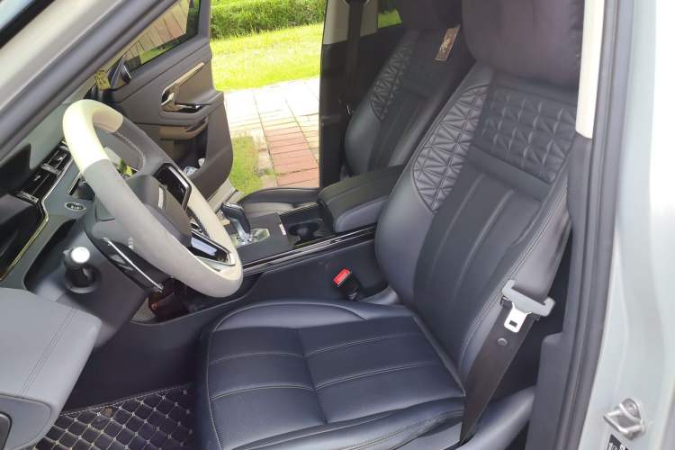 Used Land Rover Range Evoque 2023 Aurora L 249 PS Collins Antique Bronze Special Edition Left Front Seat