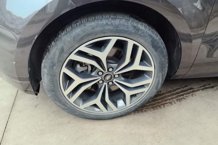 Used Land Rover Range Evoque 2023 Aurora L 249 PS Luxury Edition Left Front Wheel Hub