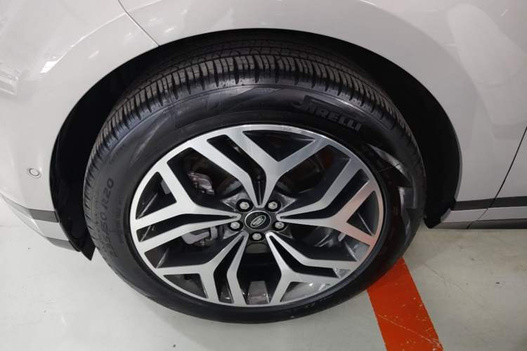 Used Land Rover Range Evoque 2023 Aurora L 249 PS Luxury Edition Left Front Wheel Hub