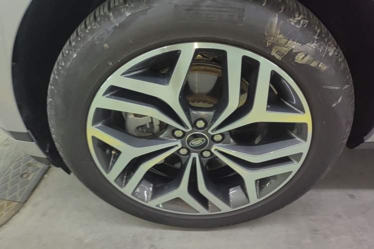 Used Land Rover Range Evoque 2023 Aurora L 249 PS Luxury Edition Left Front Wheel Hub