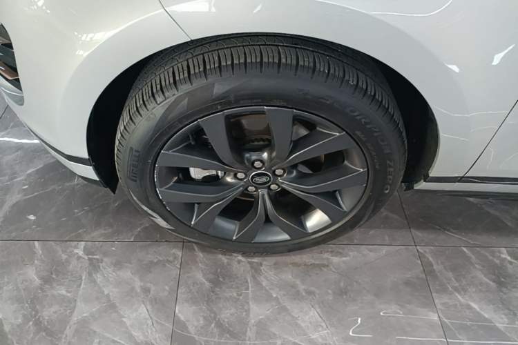 Used Land Rover Range Evoque 2023 Aurora L 249 PS Collins Antique Bronze Special Edition Left Front Wheel Hub
