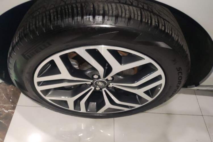 Used Land Rover Range Evoque 2023 Aurora L 249 PS Luxury Edition Left Front Wheel Hub