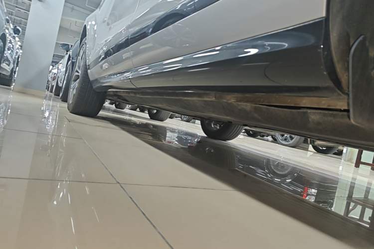 Used Land Rover Range Evoque 2023 Aurora L 249 PS Luxury Edition Left Side Sill