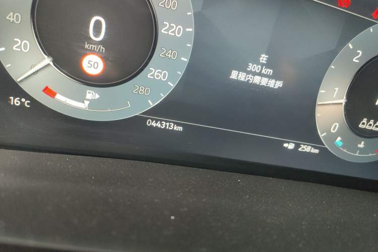 Used Land Rover Range Evoque 2023 Aurora L 249 PS Luxury Edition Odometer Close Up