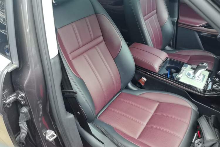 Used Land Rover Range Evoque 2023 Aurora L 249 PS Luxury Edition Right Front Seat