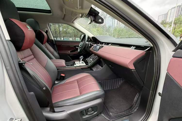 Used Land Rover Range Evoque 2023 Aurora L 249 PS Luxury Edition Right Front Seat