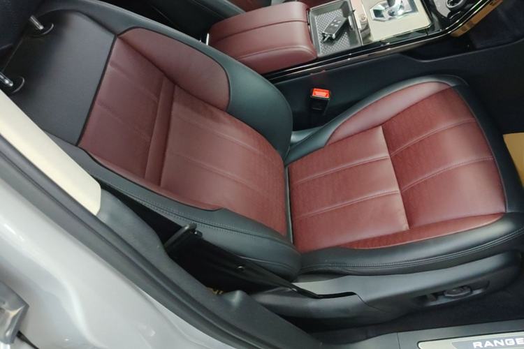 Used Land Rover Range Evoque 2023 Aurora L 249 PS Luxury Edition Right Front Seat