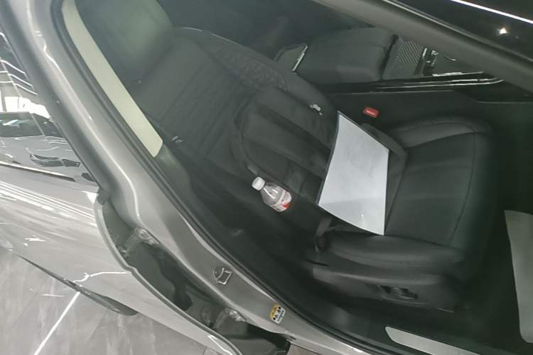 Used Land Rover Range Evoque 2023 Aurora L 249 PS Collins Antique Bronze Special Edition Right Front Seat