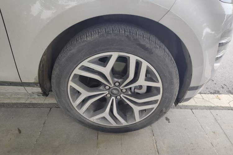 Used Land Rover Range Evoque 2023 Aurora L 249 PS Luxury Edition Right Front Wheel Hub