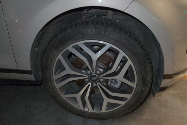Used Land Rover Range Evoque 2023 Aurora L 249 PS Luxury Edition Right Front Wheel Hub