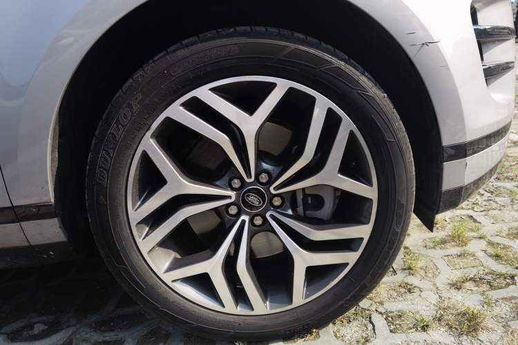 Used Land Rover Range Evoque 2023 Aurora L 249 PS Luxury Edition Right Front Wheel Hub