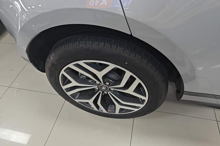 Used Land Rover Range Evoque 2023 Aurora L 249 PS Luxury Edition Right Rear Wheel Hub