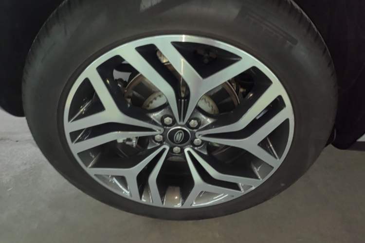 Used Land Rover Range Evoque 2023 Aurora L 249 PS Luxury Edition Right Rear Wheel Hub