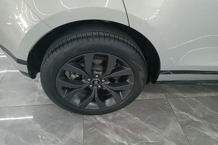 Used Land Rover Range Evoque 2023 Aurora L 249 PS Collins Antique Bronze Special Edition Right Rear Wheel Hub