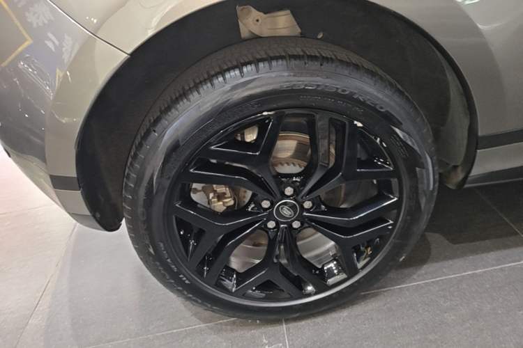 Used Land Rover Range Evoque 2023 Aurora L 249 PS Luxury Edition Right Rear Wheel Hub