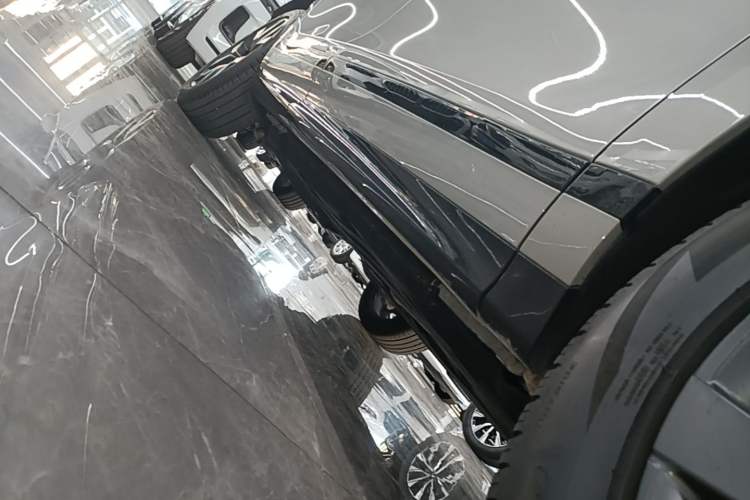 Used Land Rover Range Evoque 2023 Aurora L 249 PS Collins Antique Bronze Special Edition Right Side Sill