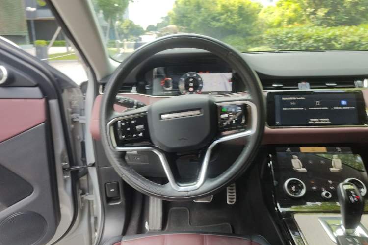 Used Land Rover Range Evoque 2023 Aurora L 249 PS Luxury Edition Steering Wheel