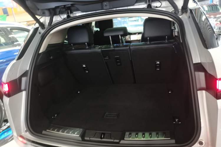 Used Land Rover Range Evoque 2023 Aurora L 249 PS Luxury Edition Trunk