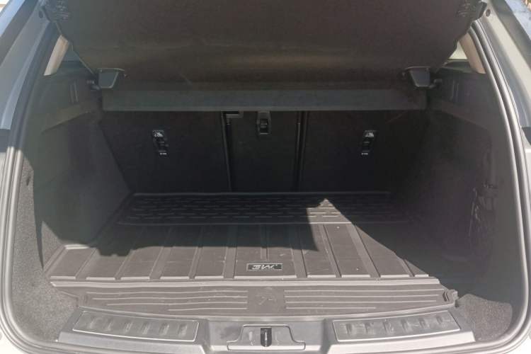Used Land Rover Range Evoque 2023 Aurora L 249 PS Luxury Edition Trunk