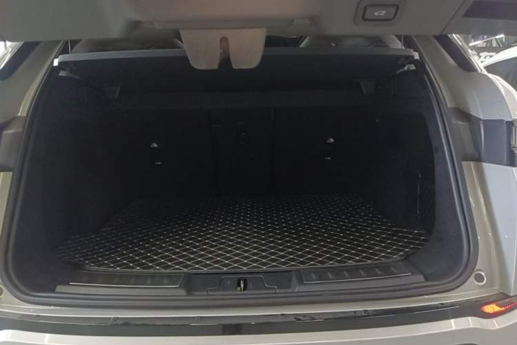 Used Land Rover Range Evoque 2023 Aurora L 200PS Elite Edition Trunk