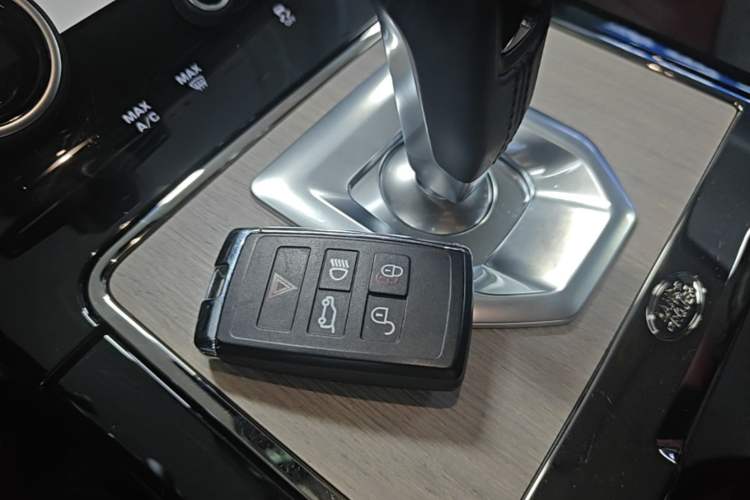 Used Land Rover Range Evoque 2023 Aurora L 249 PS Luxury Edition Vehicle Key