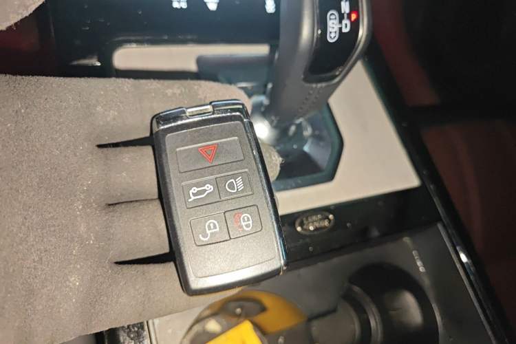 Used Land Rover Range Evoque 2023 Aurora L 249 PS Luxury Edition Vehicle Key