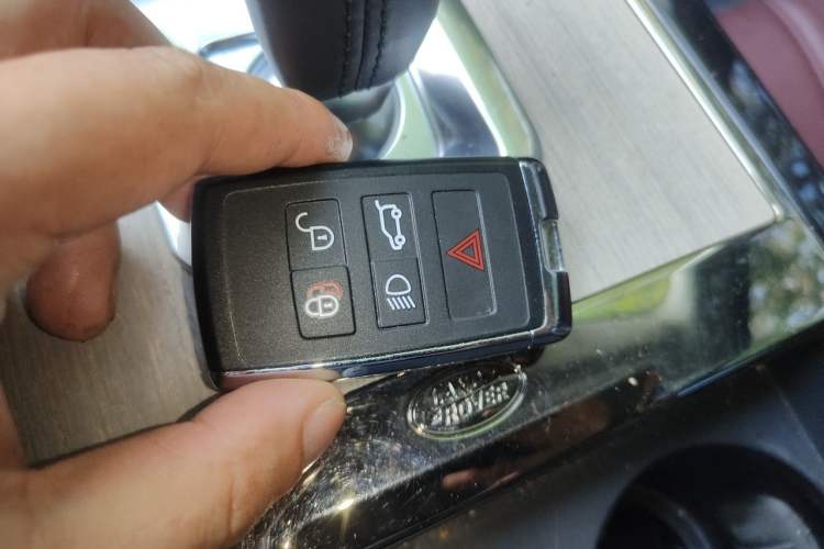 Used Land Rover Range Evoque 2023 Aurora L 249 PS Luxury Edition Vehicle Key