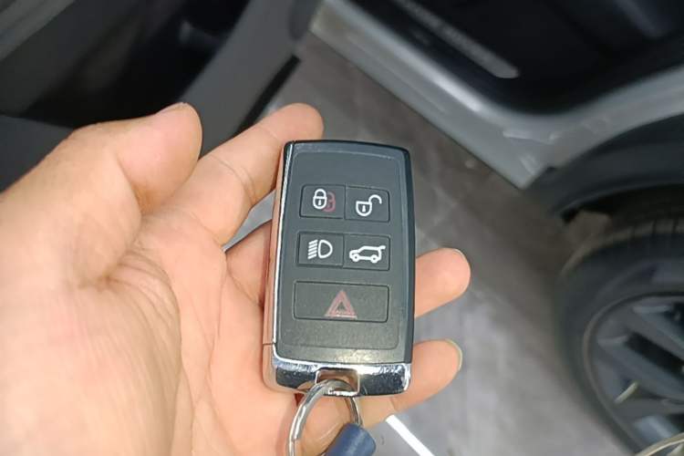 Used Land Rover Range Evoque 2023 Aurora L 249 PS Collins Antique Bronze Special Edition Vehicle Key